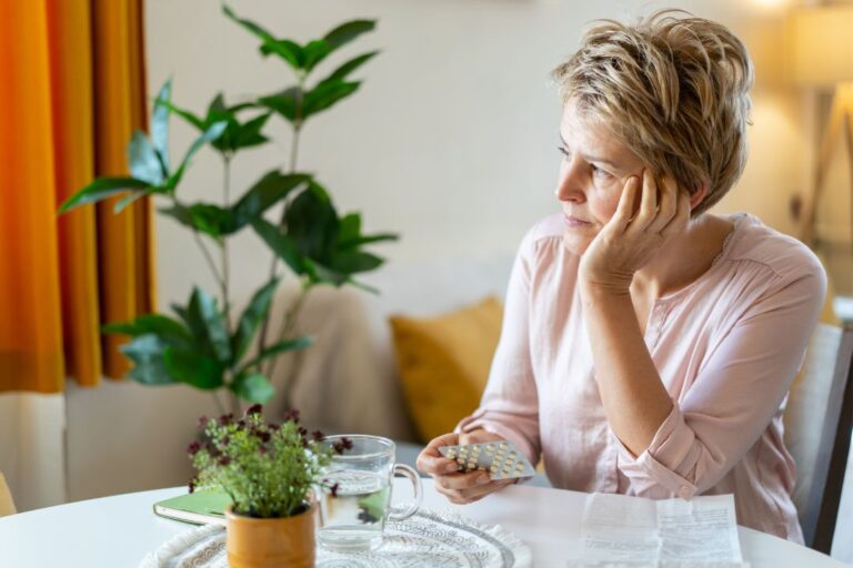 Neste artigo, vamos discutir algumas maneiras naturais de lidar com os sintomas da menopausa.